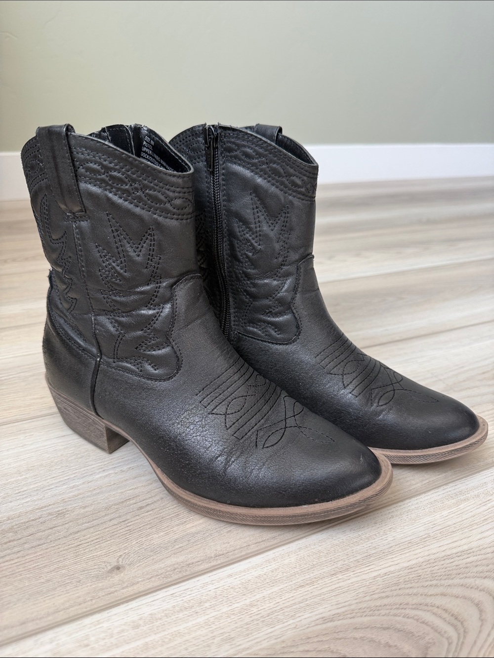 Coconuts by Matisse Black Western Ankle Booties size 8